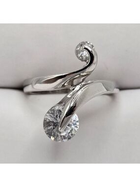 ✨2/$10✨ Swirl Round Cut Cubic Zirconia Silver-tone Ring Size 6.75